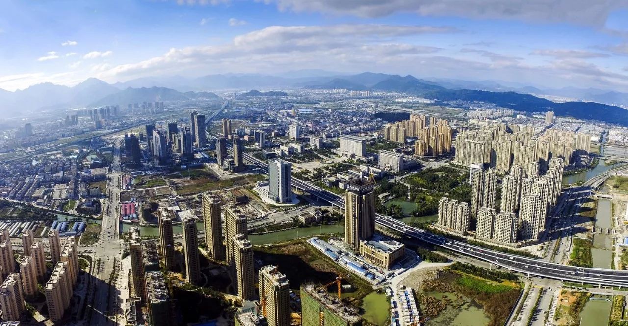 今晚浙江公共新闻频道播出:娄绍光书记做客《党建好声音·书记访谈录》节目,畅谈“科教新区、山水瓯海”!